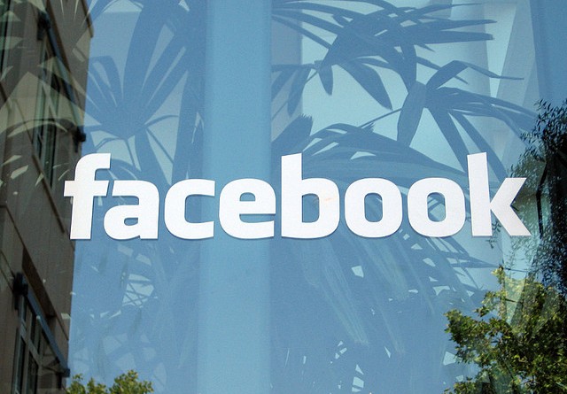 Aziende Denunciano Facebook