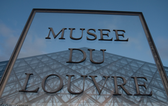 Parigi spari al Louvre, attentatore ha gridato “Allah Akhbar!”: Polizia conferma matrice terroristica