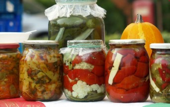 Coldiretti: ritorno alle tradizioni, boom di conserve fatte in casa