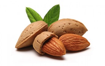 Fai uno spuntino con le mandorle e ingrassi di meno