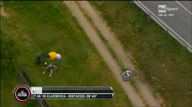 caduta-giro-ditalia.jpg