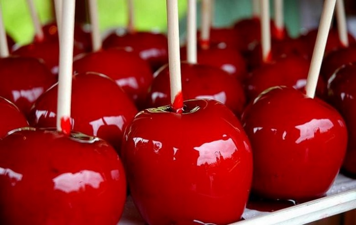 Halloween ricette, la mela stregata caramellata di "Dolci dopo il tiggì