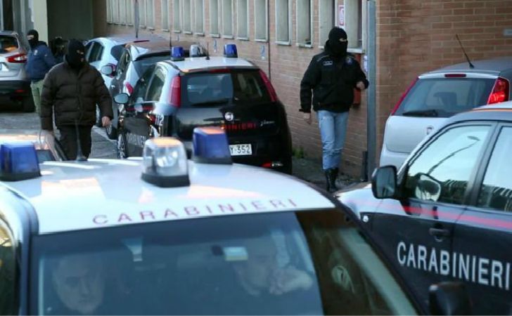 carabinieri del Ros impegnati in un'operazione antiterroristica contro neofascisti