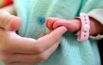 Milano: neonata trovata morta, indagati i genitori