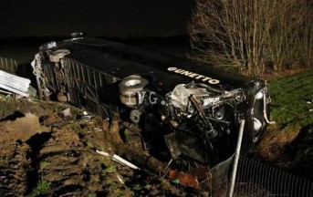 Cremona incidente autobus, ultime news: 2 indagati, amputata gamba all’autista del pullman