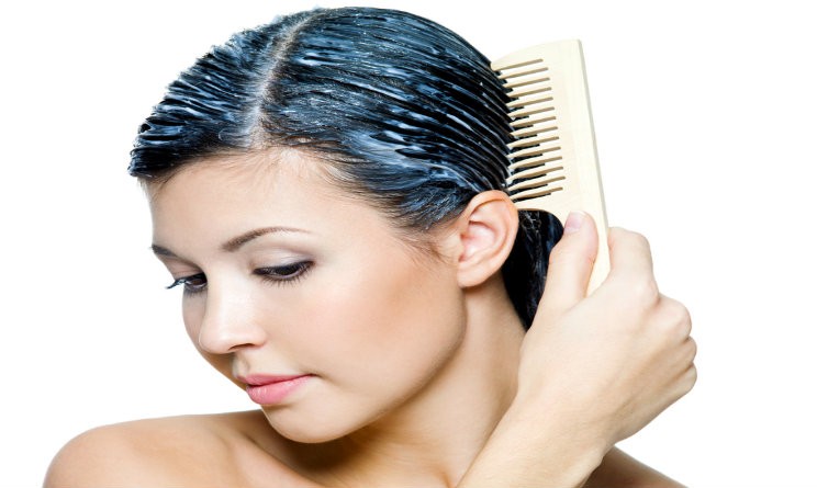 Se maschere per capelli con aiuto di sale