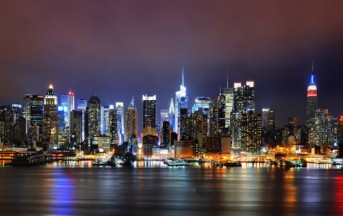Crolla Gru a New York, molti feriti ed un morto (video)