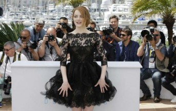 Festival di Cannes 2015, a Emma Stone si alza la gonna sul Red Carpet