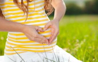 Abbigliamento premaman estate 2015: le fantasie più belle per future mamme alla moda