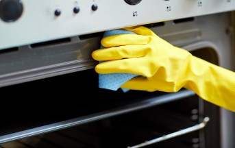 Come pulire il forno: metodi naturali e low cost