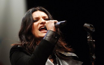 Laura Pausini Simili Tour 2016: dito medio per chi ha detto “Non c’era nessuno”