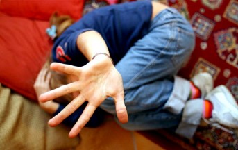 Treviso, abusava della figlia e la ‘prestava’ agli amici: condannato, non andrà in carcere