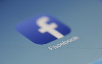 Mamme su Facebook, un disastro annunciato: i 5 errori che non dovrebbero commettere