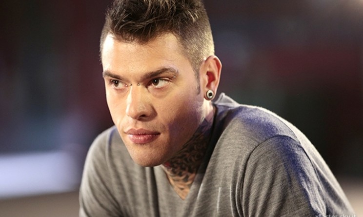 fedez copertina album fuorilegge