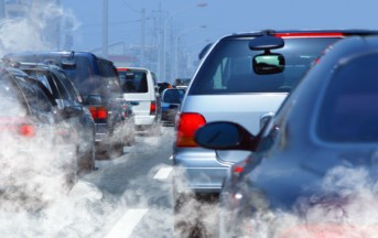 Incendio sul raccordo a Roma oggi: auto in fiamme, traffico in tilt
