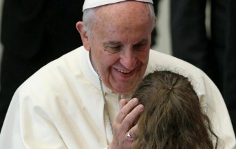Papa Francesco: “Stupido far lavorare anziani quando ci sono giovani disoccupati”