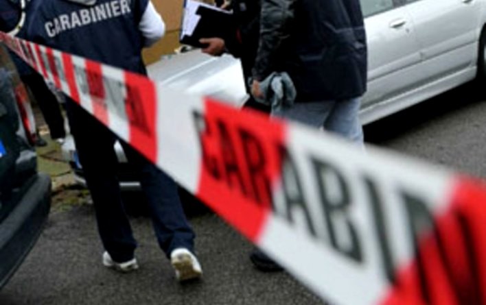 Tenta di uccidere il figlio e si suicida: il bimbo è salvo Tenta di uccidere il figlio e si suicida: il bimbo è salvo