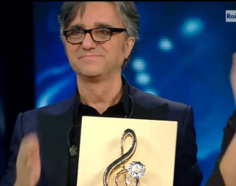 Sanremo 2016 finale: Renato Zero delirante, Roberto Bolle so Pop e gli 