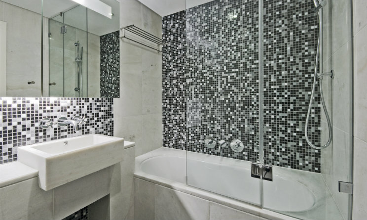 Devi ristrutturare il bagno? il box doccia si acquista online ... Box doccia 3 lati vendita