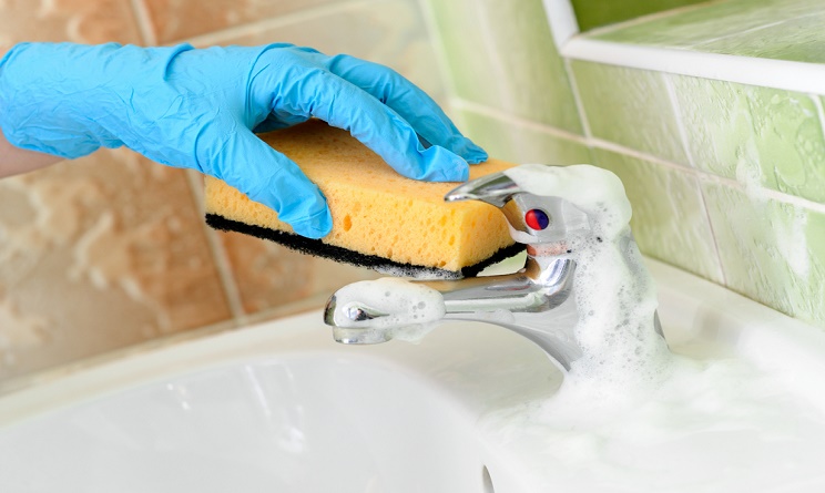 Come togliere il calcare: aceto e bicarbonato contro le ... Come togliere il calcare dalla lavatrice
