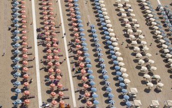 Stabilimenti balneari rischio concessioni: Bruxelles boccia la proroga, paura tra gli imprenditori del “mare”