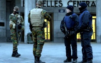 Sparatoria a Bruxelles: agenti attaccati a colpi di kalashnikov durante blitz anti-terrorismo