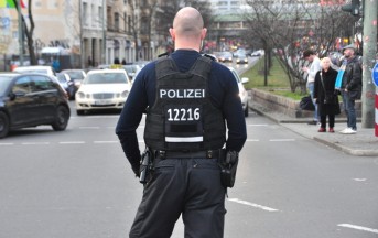 Attentato Berlino news, Polizia cerca uomo di nazionalità tunisina: arrivò in Italia nel 2012