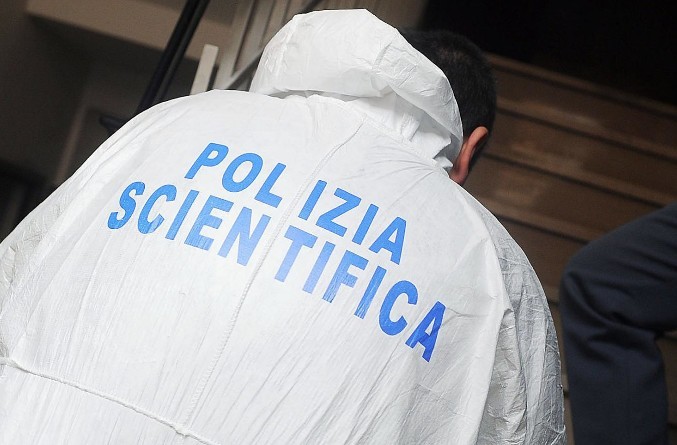 milano uomo uccide coinquilino