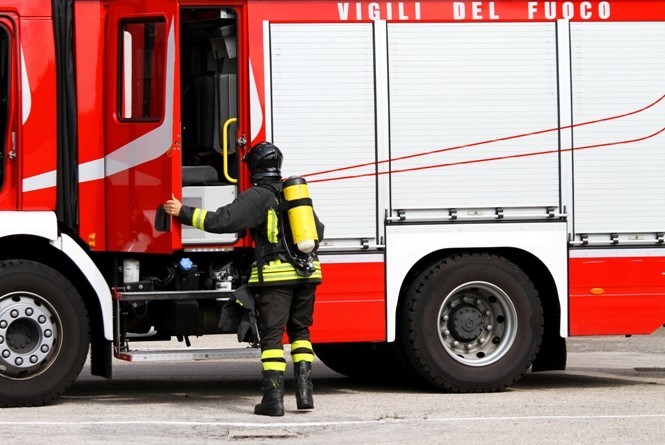 Auto finisce nel laghetto: morti mamma e figlio di pochi anni