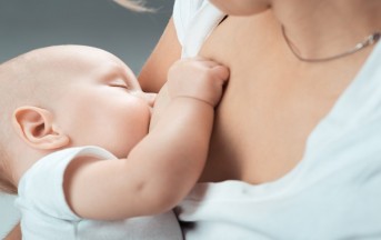 Allattamento al seno esclusivo e a richiesta: i benefici per mamma e bambino