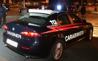 Milano, a Segrate uomo spara alla moglie e poi tenta il suicidio: condizioni disperate