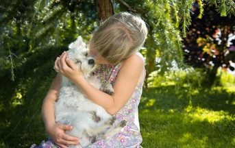 Animali in casa e bambini: consigli per convivere felici