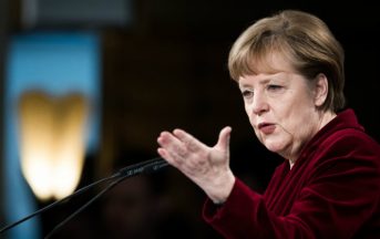 Angela Merkel, immigrazione: “Accoglieremo centinaia di profughi da Grecia e Italia”