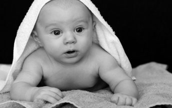 Nato bambino con tre DNA: la spiegazione scientifica di come sia possibile