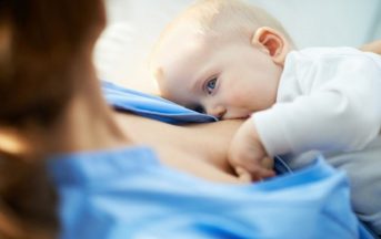 Allattamento al seno, come funziona: come capire quando ha fame e se mangia abbastanza