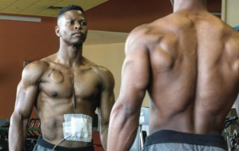 Cuore artificiale: Andrew Jones, il modello che vive senza battito cardiaco