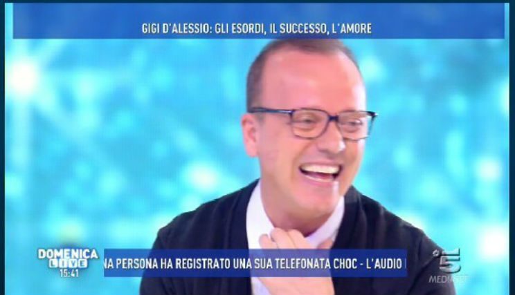 Gigi D'Alessio ei debiti con Valeria Marini: