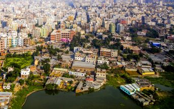 Bangladesh, kamikaze si fanno esplodere a Dacca: un morto e un ferito