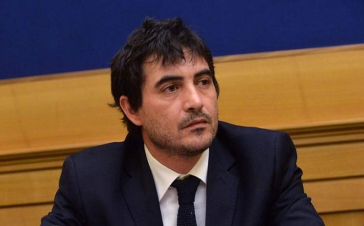 Chi è Nicola Fratoianni il primo segretario di Sinistra Italiana