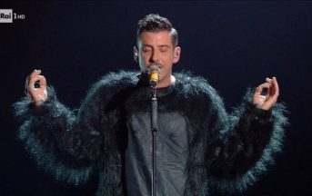 Francesco Gabbani gay: il vincitore di Sanremo 2017 vittima di una bufala, la fake news fa il giro del web