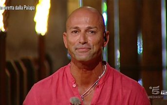 Stefano Bettarini al Maurizio Costanzo Show: “Non le ho mai prese”