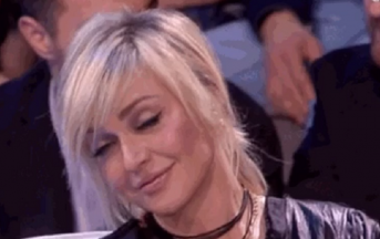 Paola Barale e Raz Degan stanno insieme? Spunta un uomo misterioso per la “Bionda”