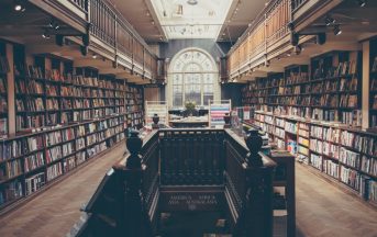 Una biblioteca toscana contro Luciana Littizzetto, Fabio Volo e Maria De Filippi: “basta libri culturalmente deboli”