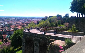 Gite fuori porta a Milano e a Roma, dove andare in primavera: laghi, borghi, parchi e avventure all’aperto