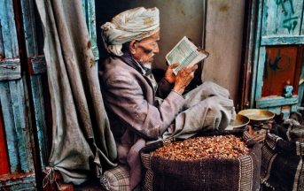 Mostra Steve McCurry Brescia 2017, “Leggere”: anteprima mondiale al Brescia Photo Festival 2017