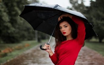Come vestirsi in primavera quando piove: ecco tutto quello che dovete sapere per essere perfette