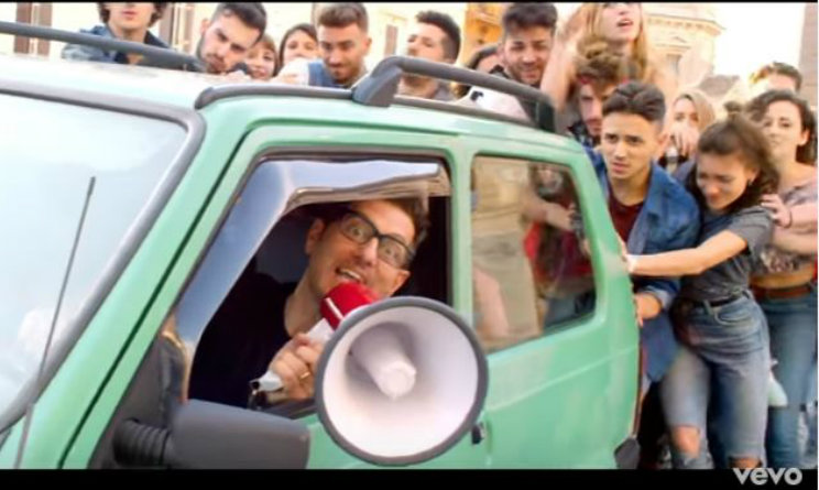 Enrico Papi Mooseca Video