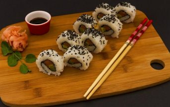 Pesce crudo e intossicazione alimentare: regole da seguire quando mangiamo sushi