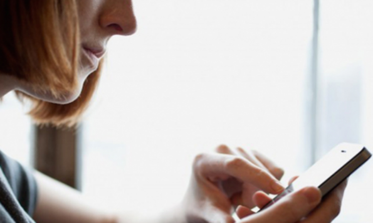 Smartphone, dipendenza al femminle che nasconde la depressione