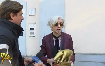 Morgan a Striscia la Notizia, tapiro d’oro all’ex coach: “Torno se mi chiedono scusa in modo corale”